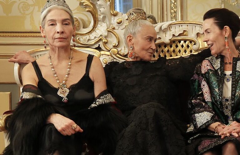 dolce-gabbana-sillogi-xoris-ilikia-1