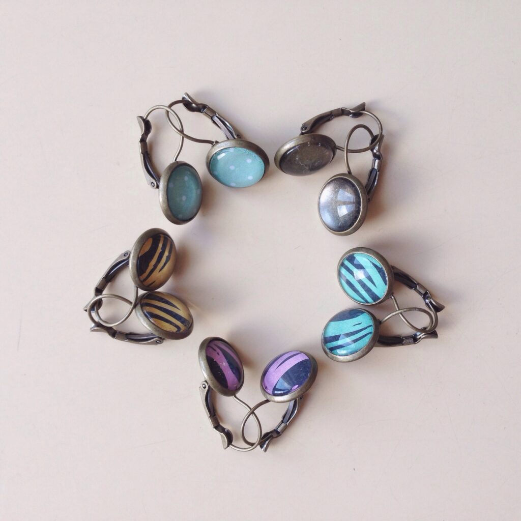 entiposiaka-skoularikia-gia-oles-tis-ores-16