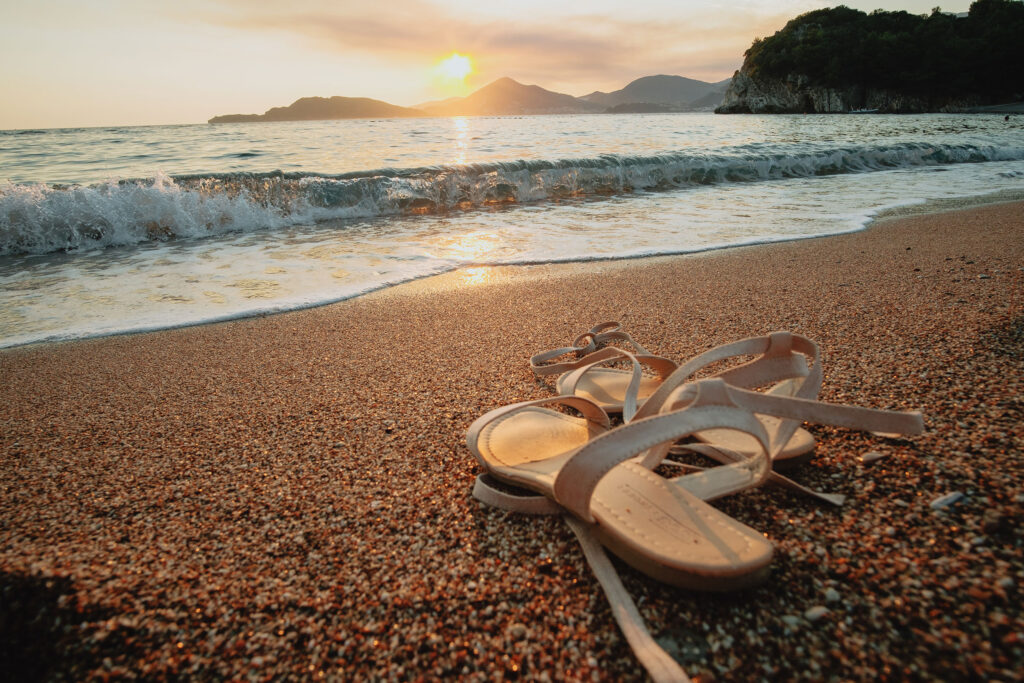 gynaika-me-stil-kai-stin-paralia-11