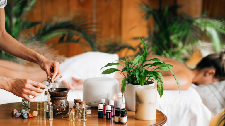ta-entiposiaka-apotelesmata-tou-massage-me-aitheria-elaia