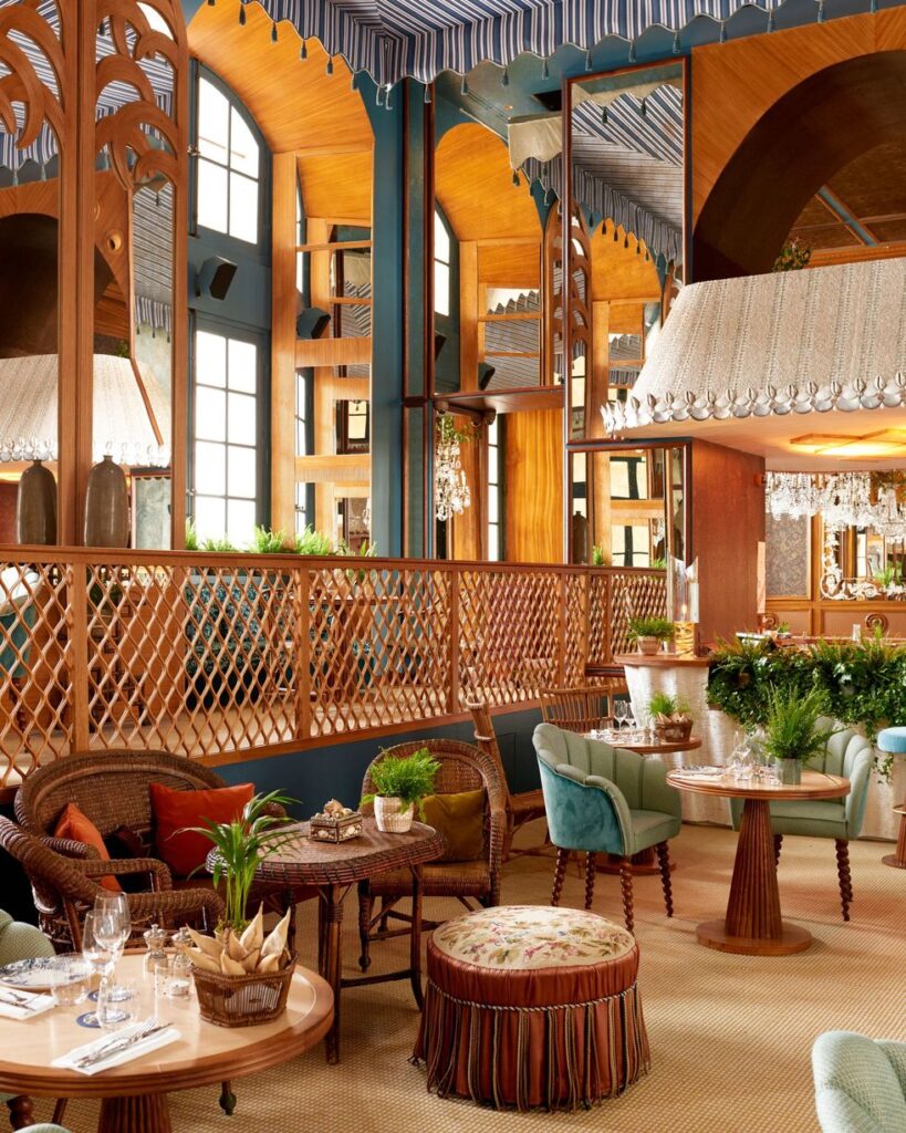 to-pio-kompso-cafe-parisiou-aura-eirinikou-2