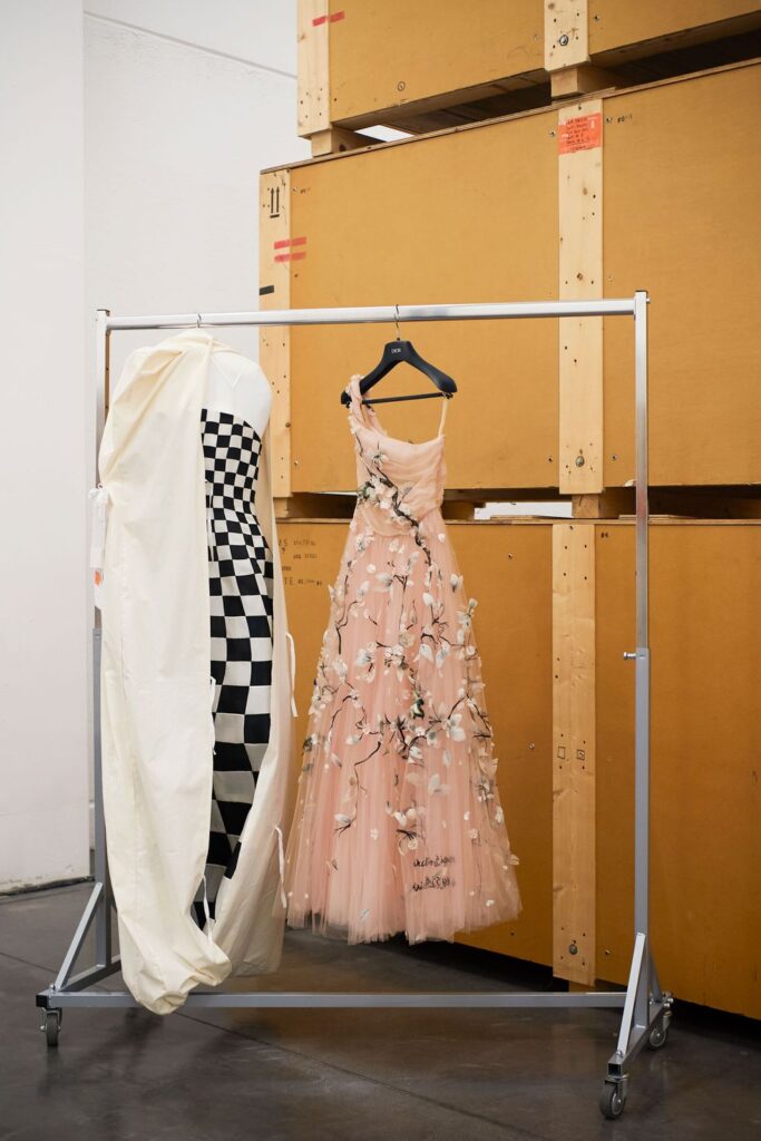 polixromos-kipos-dior-mouseio-brooklyn-6