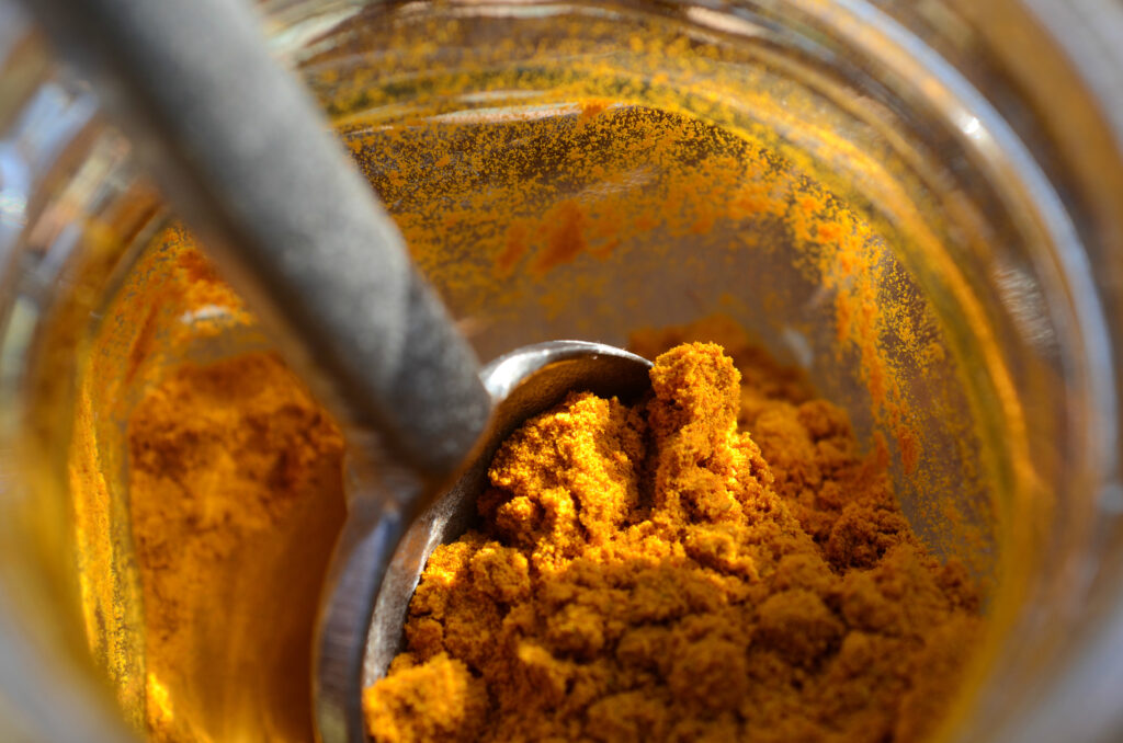 leukantiki-maska-omorfias-me-kourkouma-3