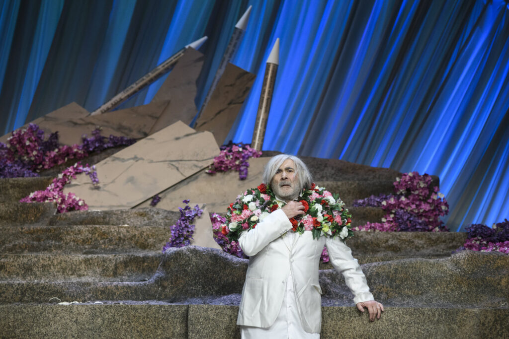 otan-pethana-mia-parastasi-me-trelo-gelio