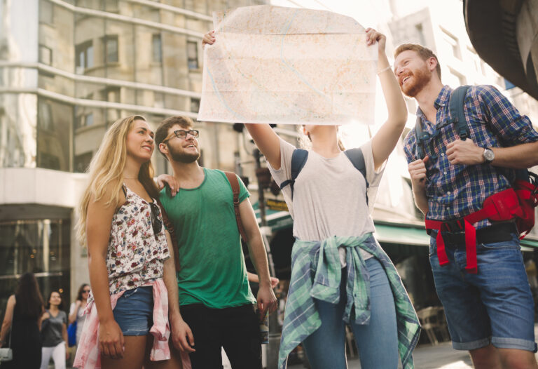 aprilios-me-dorean-xenagiseis-stous-arxaiologikous-xorous