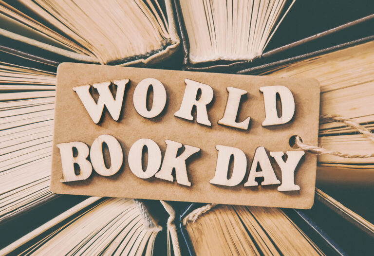 pagkosmia-imera-bibliou-me-mia-logotexniki-pinelia