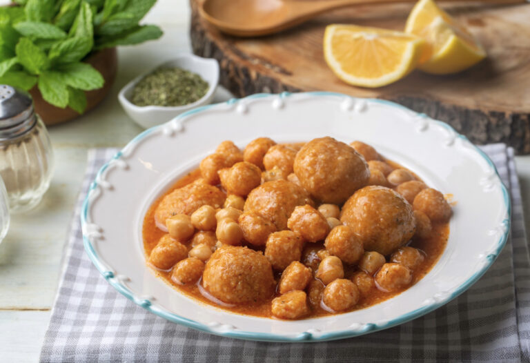 rebithokeftedes-me-saltsa-taxiniou