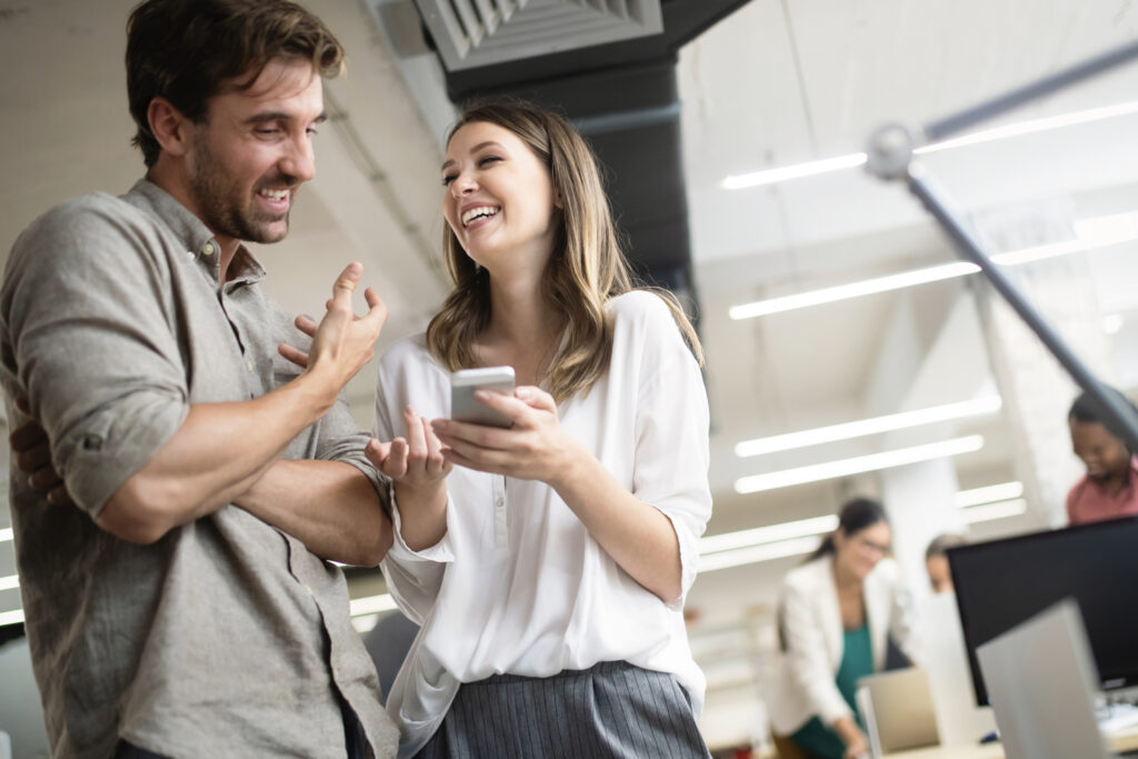 asteies-atakes-gia-flert-pou-tha-ton-kanoun-na-gelasei-b