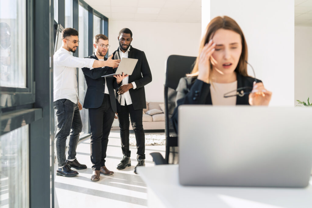 toxiki-apeili-ston-xoro-ergasias