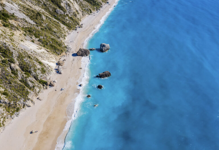 ekdromes-se-krifes-paralies-c