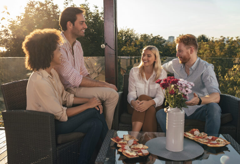 filikes-sigkentroseis-sto-mpalkoni-sou