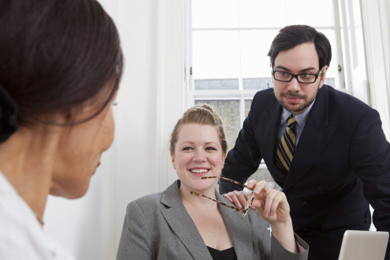 eygenikes-fraseis-diskoles-sizitiseis-sti-douleia