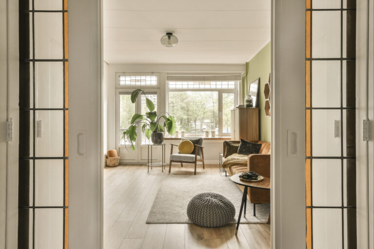 mikro-budget-megali-ananeosi-spiti