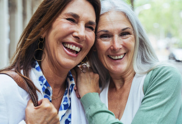 pos-allazoun-oi-filies-kathos-pernoun-ta-xronia