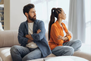 4-diakritika-simadia-iparxei-entasi-sxesi