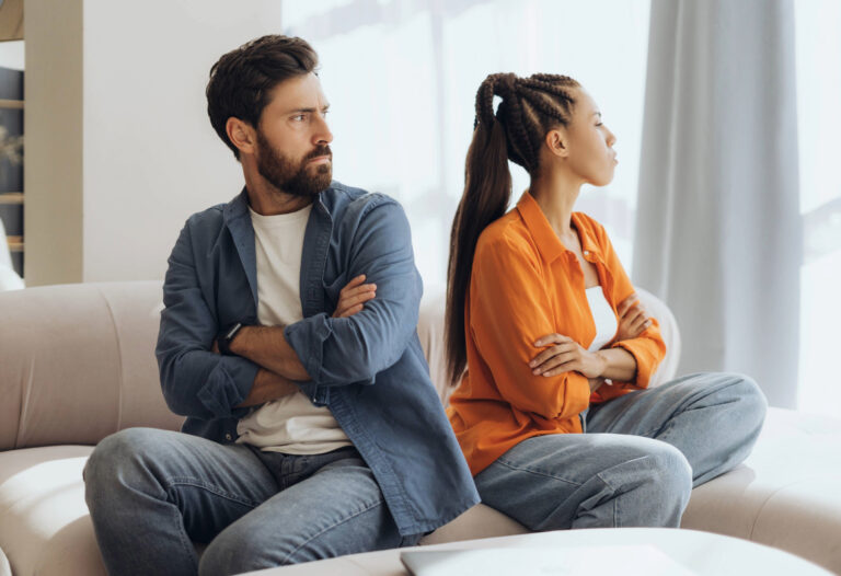 4-diakritika-simadia-iparxei-entasi-sxesi